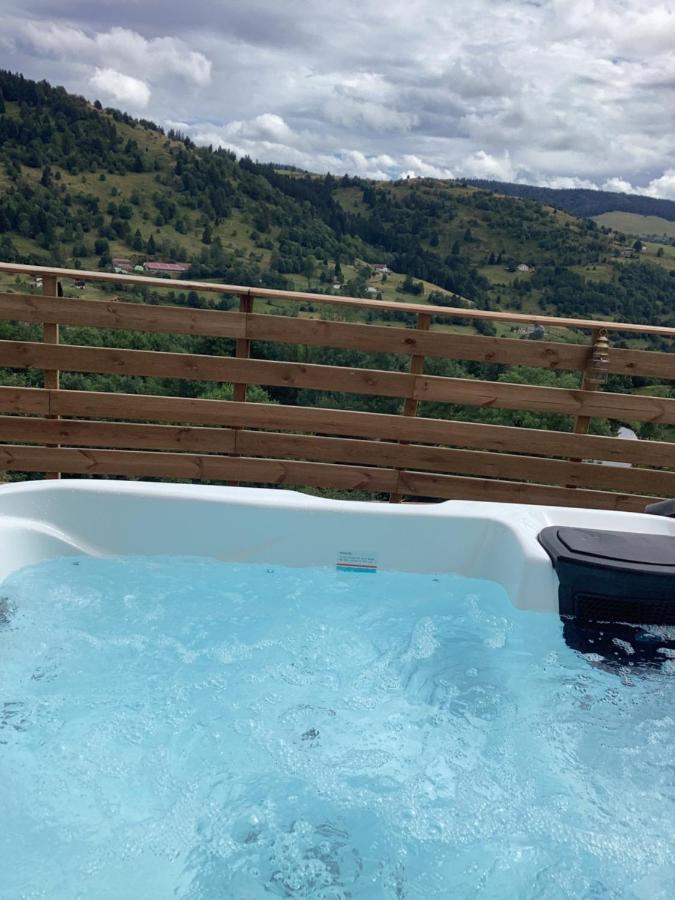 Les Chalets Bambi & Jacuzzi Privatif 拉布雷斯 外观 照片