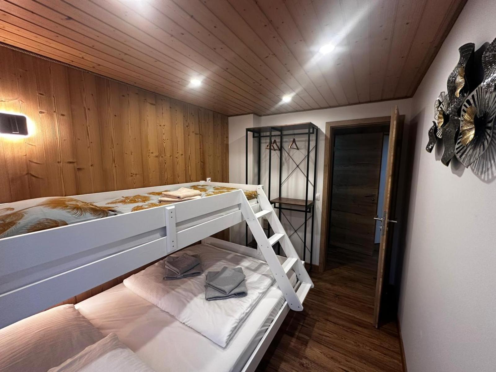 Les Chalets Bambi & Jacuzzi Privatif 拉布雷斯 客房 照片