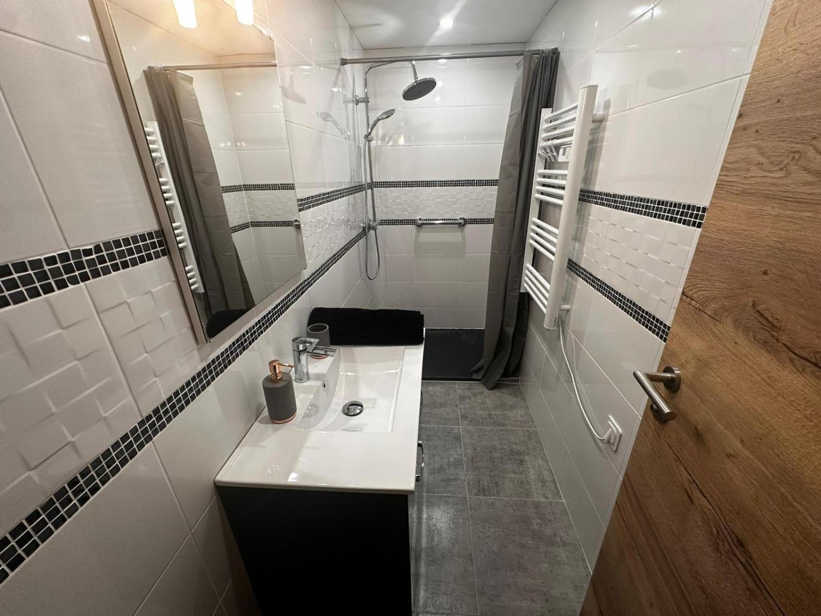 Les Chalets Bambi & Jacuzzi Privatif 拉布雷斯 客房 照片